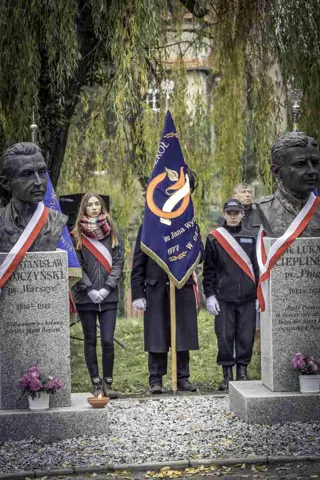 18.11.2017 Głogów wita Bohaterów. Część II odsłonięcie popiersi „Wyklętych” — zdjęcie 50