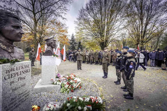 18.11.2017 Głogów wita Bohaterów. Część II odsłonięcie popiersi „Wyklętych” — zdjęcie 7
