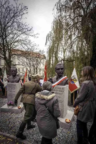 18.11.2017 Głogów wita Bohaterów. Część II odsłonięcie popiersi „Wyklętych” — zdjęcie 75