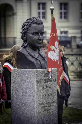 18.11.2017 Głogów wita Bohaterów. Część II odsłonięcie popiersi „Wyklętych” — zdjęcie 41