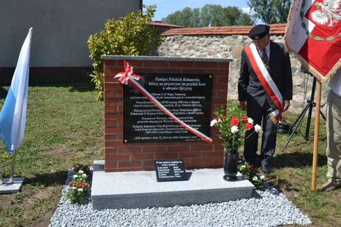 12-08-2018 Niegosławice. Uroczystości odsłonięcia pamiątkowej tablicy! — zdjęcie 19