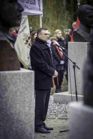 18.11.2017 Głogów wita Bohaterów. Część II odsłonięcie popiersi „Wyklętych” — zdjęcie 69