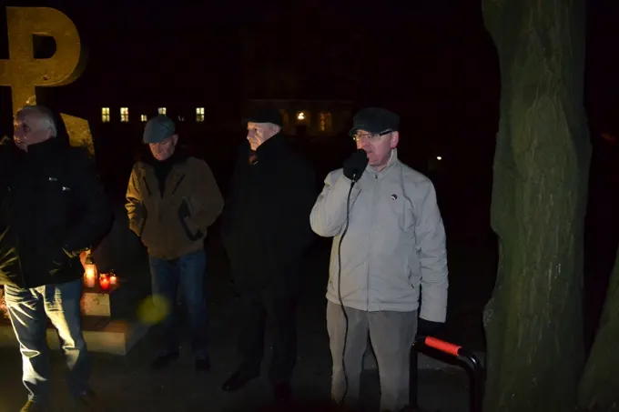 13.12.2017 Głogów w hołdzie ofiarom stanu wojennego. — zdjęcie 16