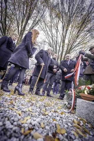 18.11.2017 Głogów wita Bohaterów. Część II odsłonięcie popiersi „Wyklętych” — zdjęcie 90