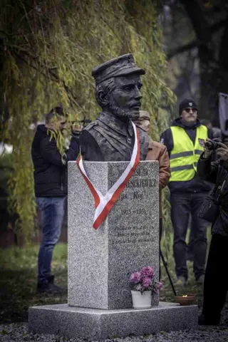 18.11.2017 Głogów wita Bohaterów. Część II odsłonięcie popiersi „Wyklętych” — zdjęcie 42