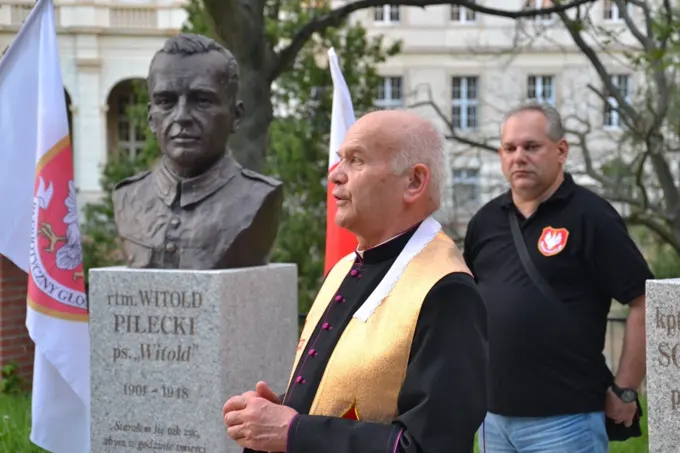 25-05-2018 Spotkanie przy popiersiu Rotmistrza — zdjęcie 2