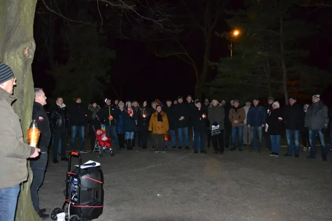 13.12.2017 Głogów w hołdzie ofiarom stanu wojennego. — zdjęcie 8