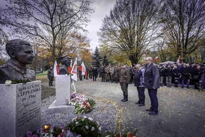18.11.2017 Głogów wita Bohaterów. Część II odsłonięcie popiersi „Wyklętych” — zdjęcie 125