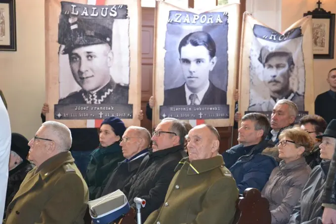 18.11.2017 Głogów wita Bohaterów. Część I Msza Święta w intencji „Wyklętych” — zdjęcie 9