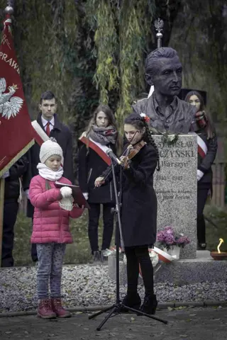 18.11.2017 Głogów wita Bohaterów. Część II odsłonięcie popiersi „Wyklętych” — zdjęcie 106