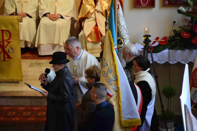 18.11.2017 Głogów wita Bohaterów. Część I Msza Święta w intencji „Wyklętych” — zdjęcie 15