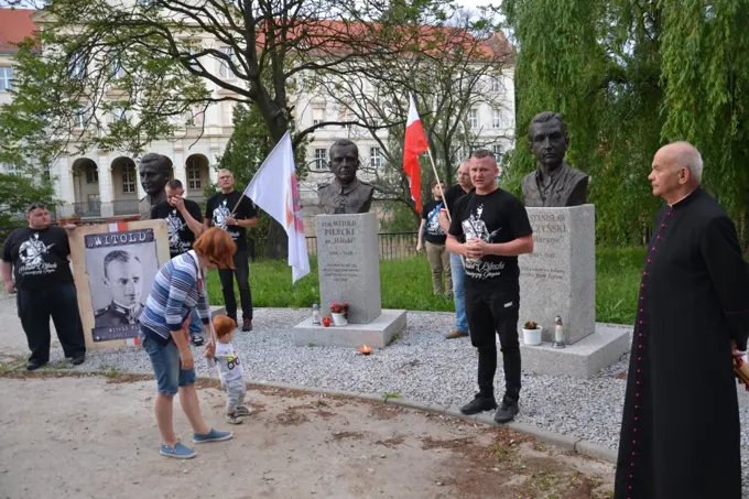25-05-2018 Spotkanie przy popiersiu Rotmistrza — zdjęcie 6