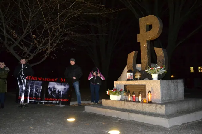 13.12.2017 Głogów w hołdzie ofiarom stanu wojennego. — zdjęcie 5
