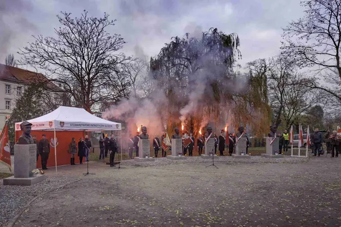 18.11.2017 Głogów wita Bohaterów. Część II odsłonięcie popiersi „Wyklętych” — zdjęcie 30