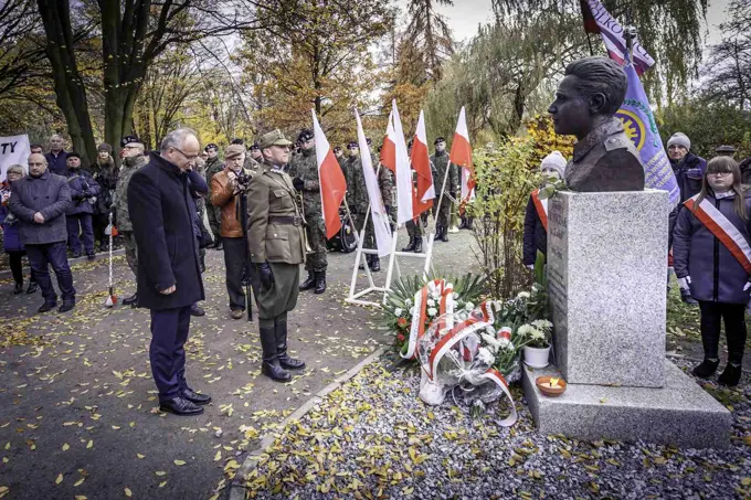 18.11.2017 Głogów wita Bohaterów. Część II odsłonięcie popiersi „Wyklętych” — zdjęcie 117