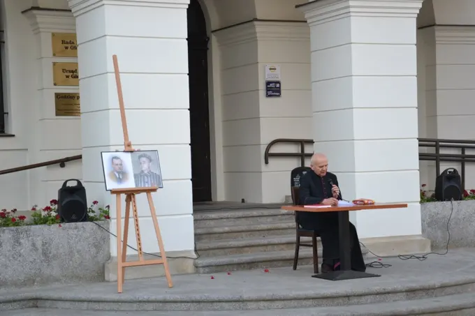 25-05-2018 Głogowianie czytają Raporty Rotmistrza Pileckiego — zdjęcie 10