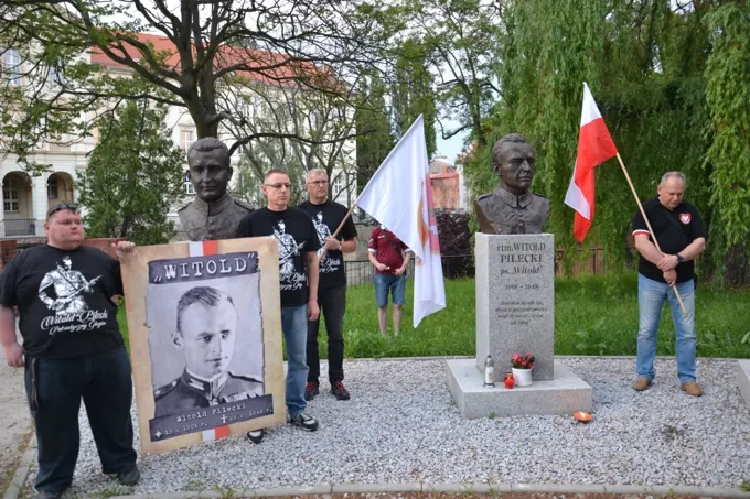 25-05-2018 Spotkanie przy popiersiu Rotmistrza — zdjęcie 5