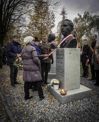 18.11.2017 Głogów wita Bohaterów. Część II odsłonięcie popiersi „Wyklętych” — zdjęcie 83