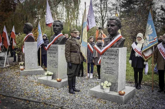 18.11.2017 Głogów wita Bohaterów. Część II odsłonięcie popiersi „Wyklętych” — zdjęcie 78