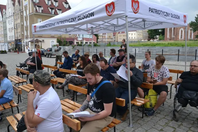 25-05-2018 Głogowianie czytają Raporty Rotmistrza Pileckiego — zdjęcie 24