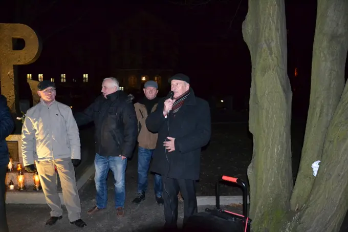 13.12.2017 Głogów w hołdzie ofiarom stanu wojennego. — zdjęcie 15