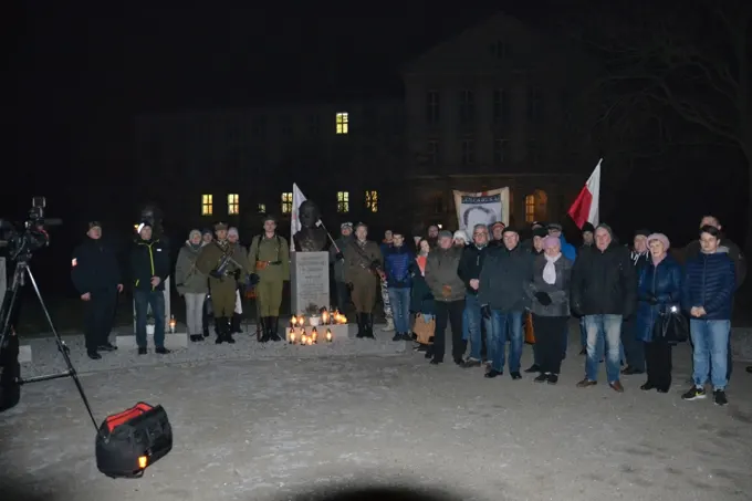 08.02.2018. W hołdzie dowódcy 5 Wileńskiej Brygady Armii Krajowej Mjr Zygmuntowi Szendzielarzowi ps. Łupaszka — zdjęcie 8