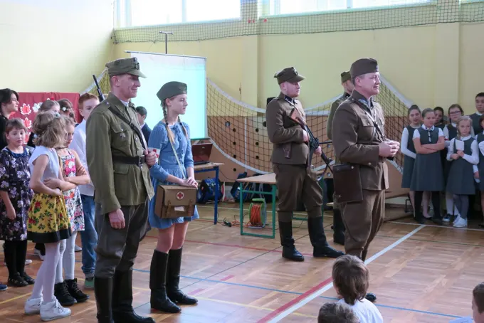 O Niepodległej, czyli Patriotyczny Głogów na "żywych lekcjach historii" — zdjęcie 19