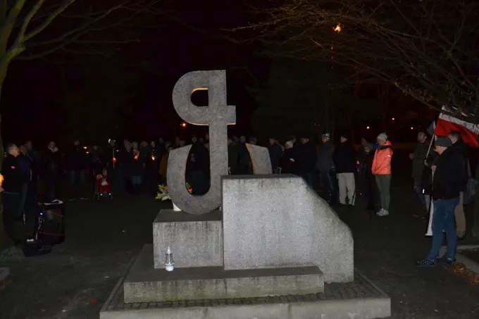 13.12.2017 Głogów w hołdzie ofiarom stanu wojennego. — zdjęcie 9