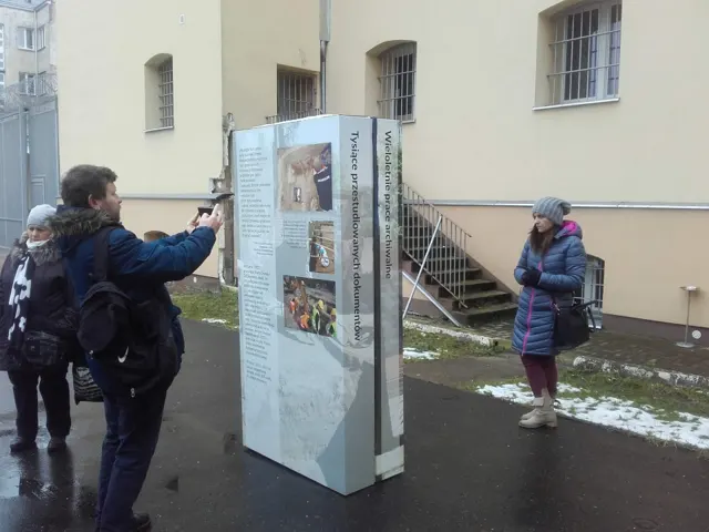 Seminarium terenowe „Kwatera Ł. Panteon narodowy pod cmentarnym murem” – Warszawa, 02-12-2017 — zdjęcie 3