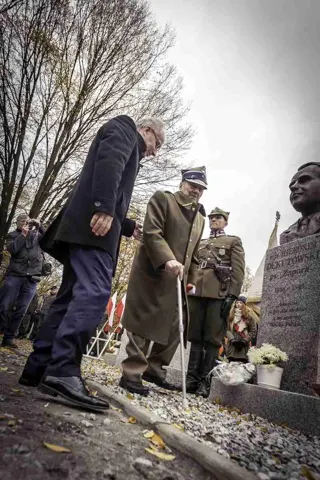 18.11.2017 Głogów wita Bohaterów. Część II odsłonięcie popiersi „Wyklętych” — zdjęcie 80