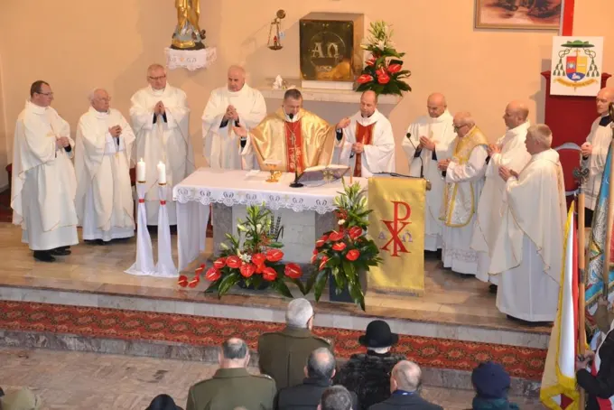 18.11.2017 Głogów wita Bohaterów. Część I Msza Święta w intencji „Wyklętych” — zdjęcie 2