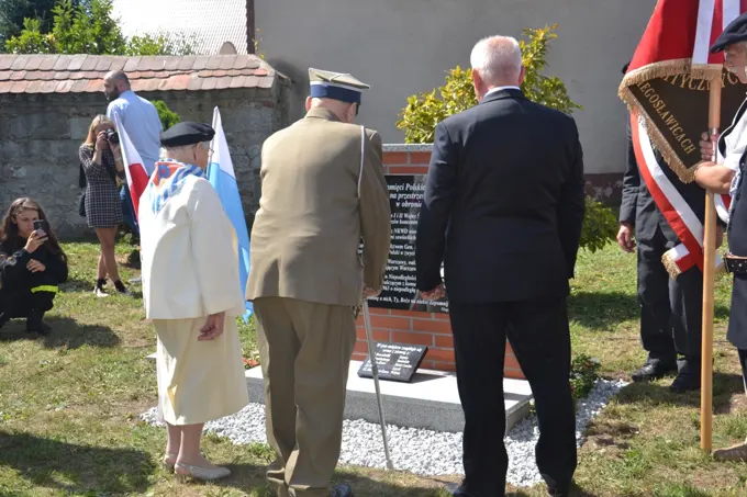 12-08-2018 Niegosławice. Uroczystości odsłonięcia pamiątkowej tablicy! — zdjęcie 23