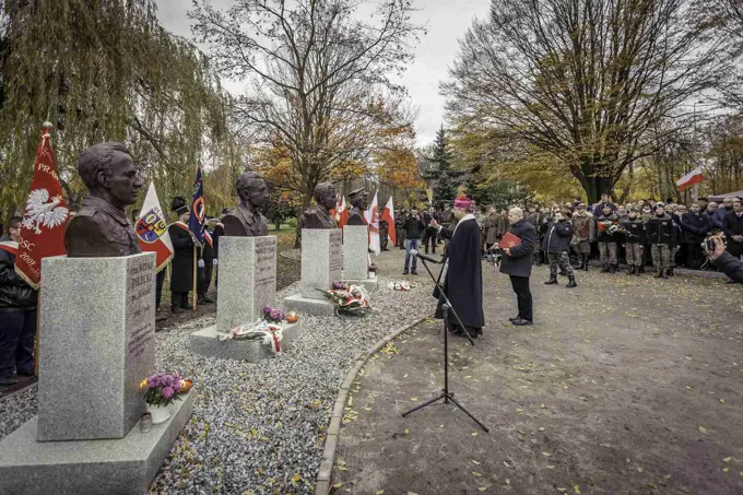 18.11.2017 Głogów wita Bohaterów. Część II odsłonięcie popiersi „Wyklętych” — zdjęcie 95
