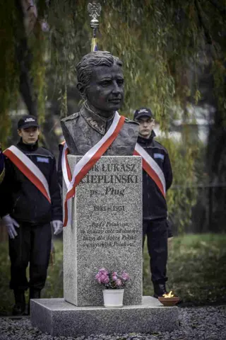 18.11.2017 Głogów wita Bohaterów. Część II odsłonięcie popiersi „Wyklętych” — zdjęcie 43