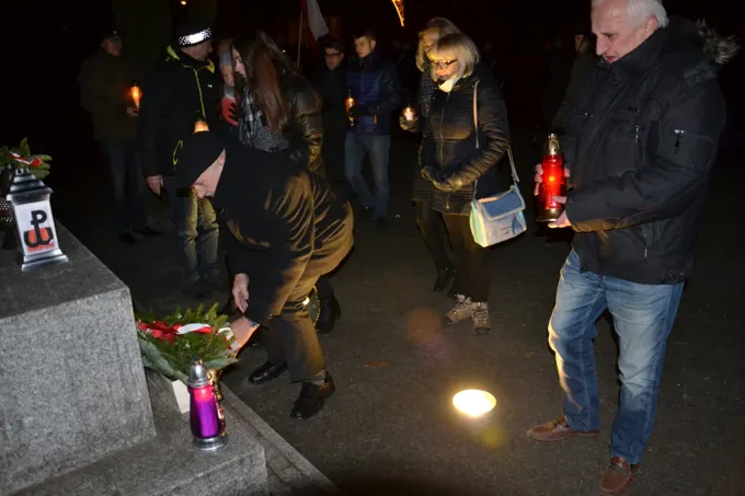 13.12.2017 Głogów w hołdzie ofiarom stanu wojennego. — zdjęcie 12