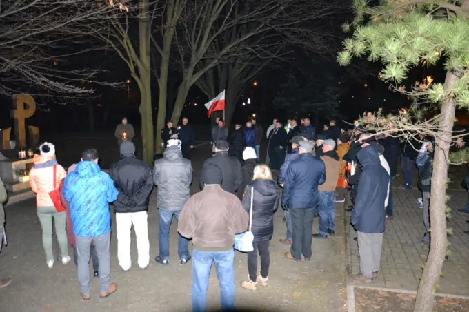 13.12.2017 Głogów w hołdzie ofiarom stanu wojennego. — zdjęcie 7