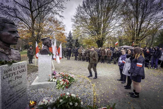 18.11.2017 Głogów wita Bohaterów. Część II odsłonięcie popiersi „Wyklętych” — zdjęcie 132