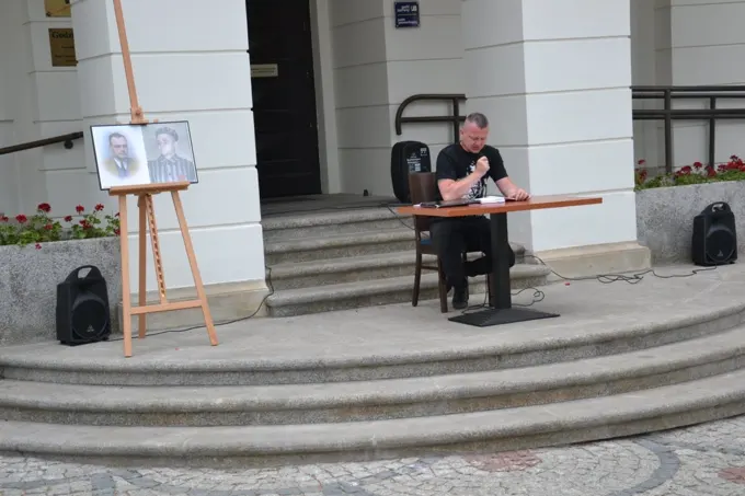 25-05-2018 Głogowianie czytają Raporty Rotmistrza Pileckiego — zdjęcie 4