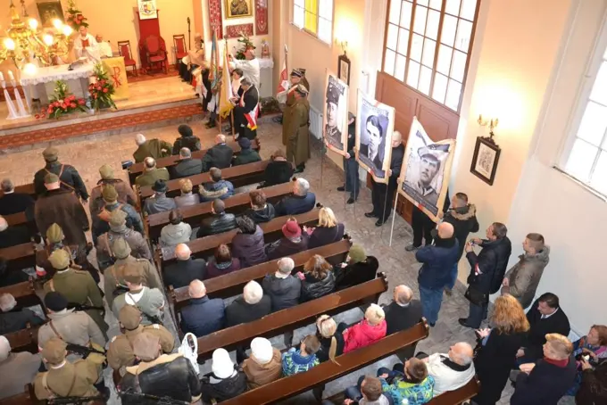 18.11.2017 Głogów wita Bohaterów. Część I Msza Święta w intencji „Wyklętych” — zdjęcie 8